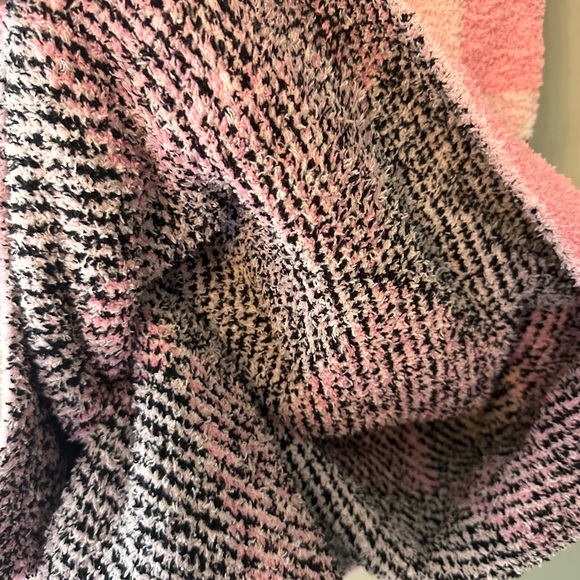 Cupcakes and Cashmere Viral Pink Ghost Halloween Oversized Decorative Bl… - Picture 4 of 8